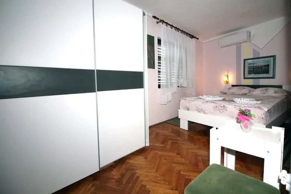 Holiday House Serov