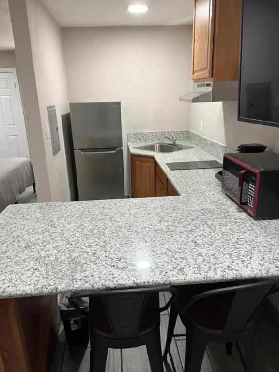 Executive Inn & Suites