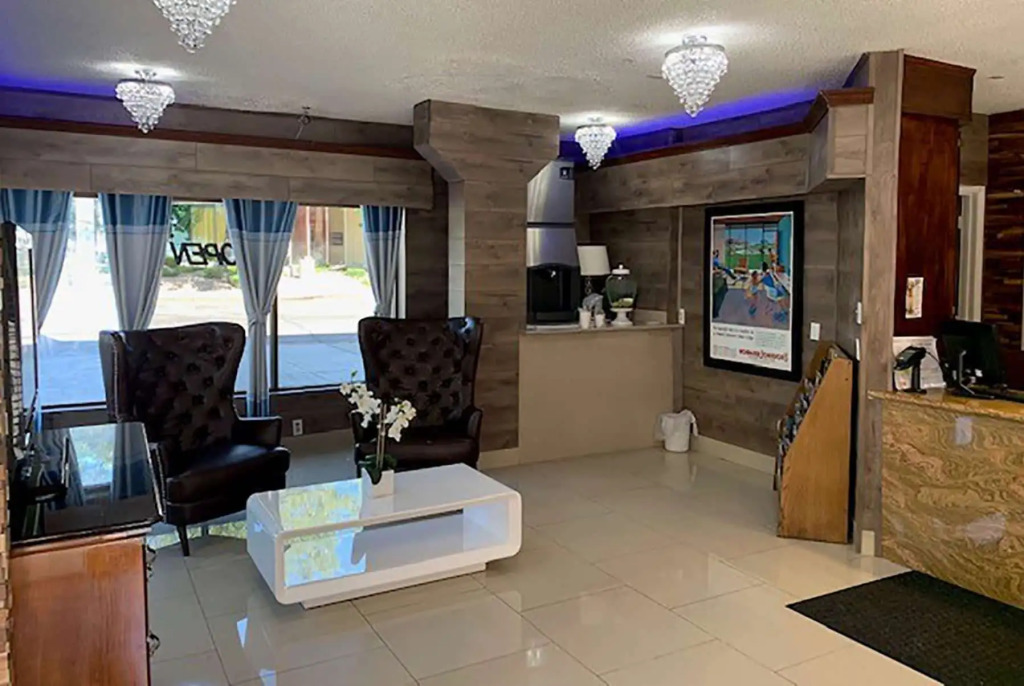 Howard Johnson by Wyndham Downtown Reno