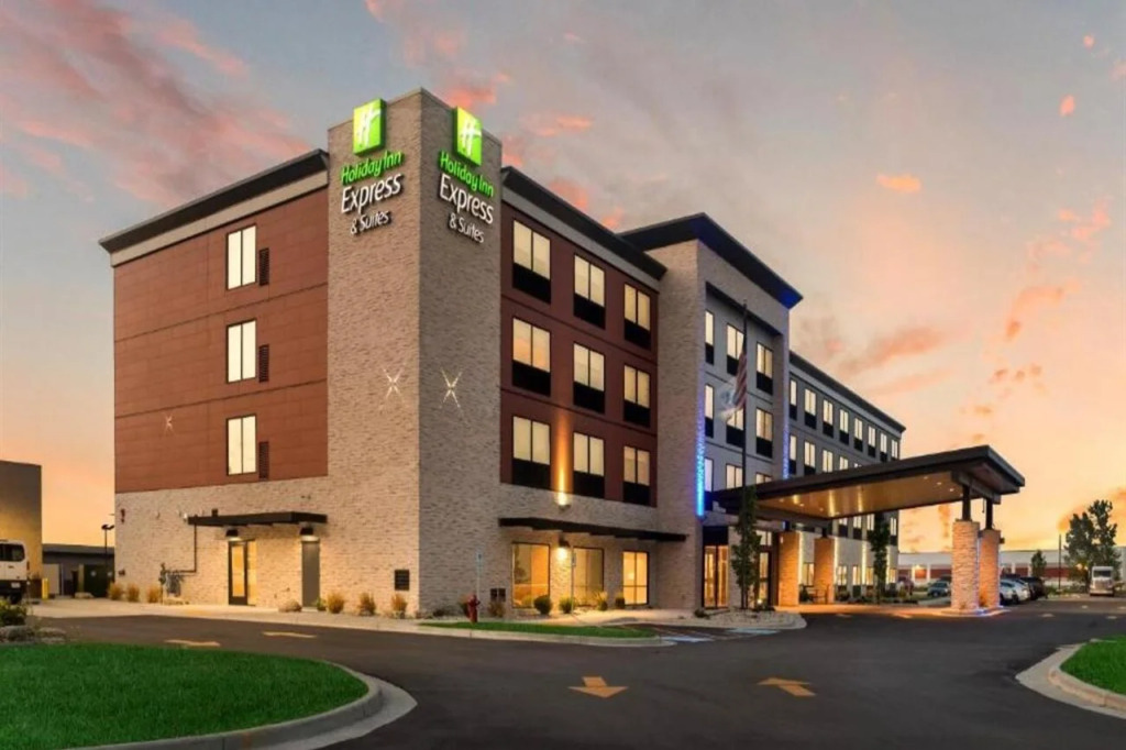Holiday Inn Express & Suites Racine by IHG