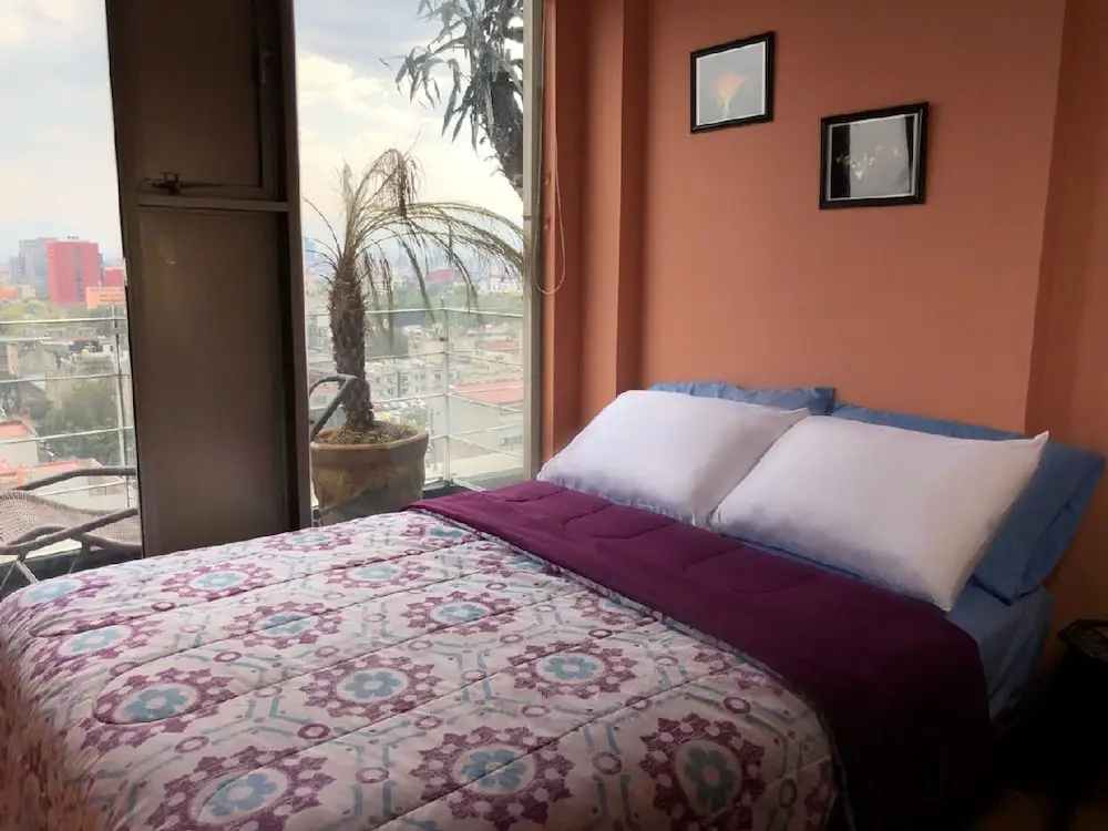 Apartment Downtown with Balcony 12 C