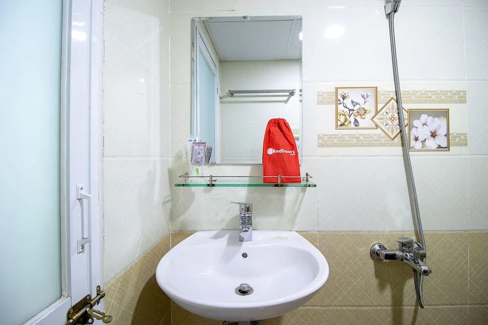 RedDoorz near Saigon Hi-Tech Park
