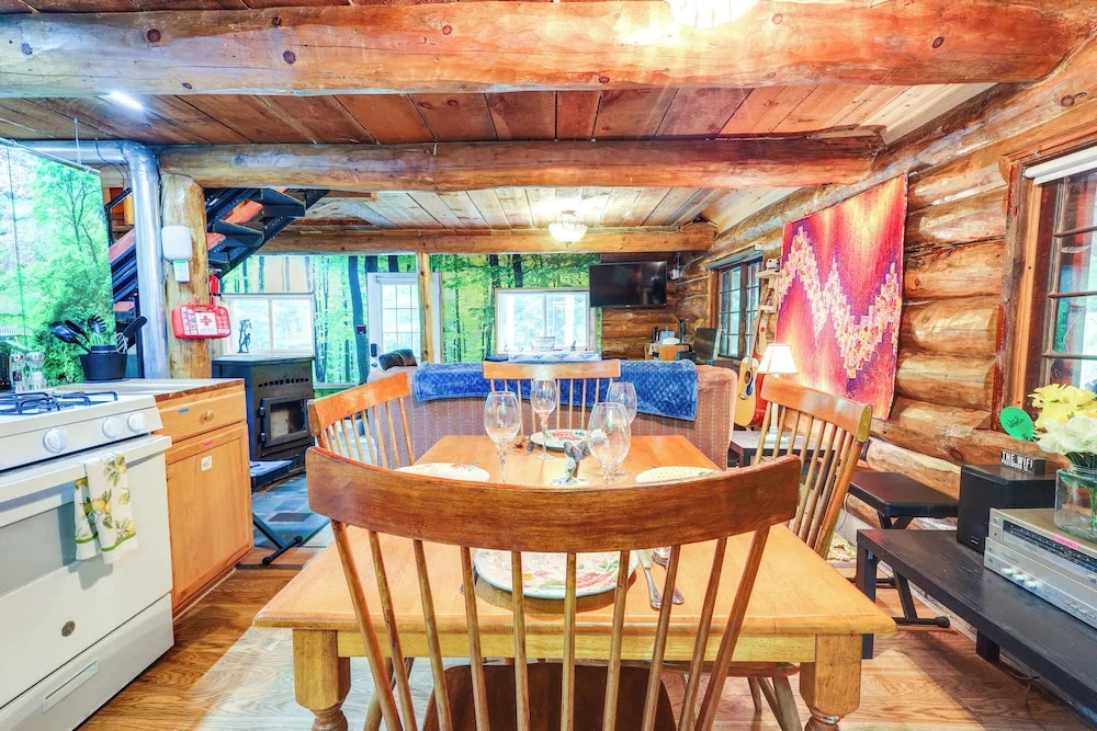 Cozy Elizabethtown Cabin w/ Fire Pit