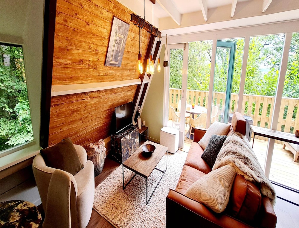 Cozy Woodland Chalet Near Durbuy