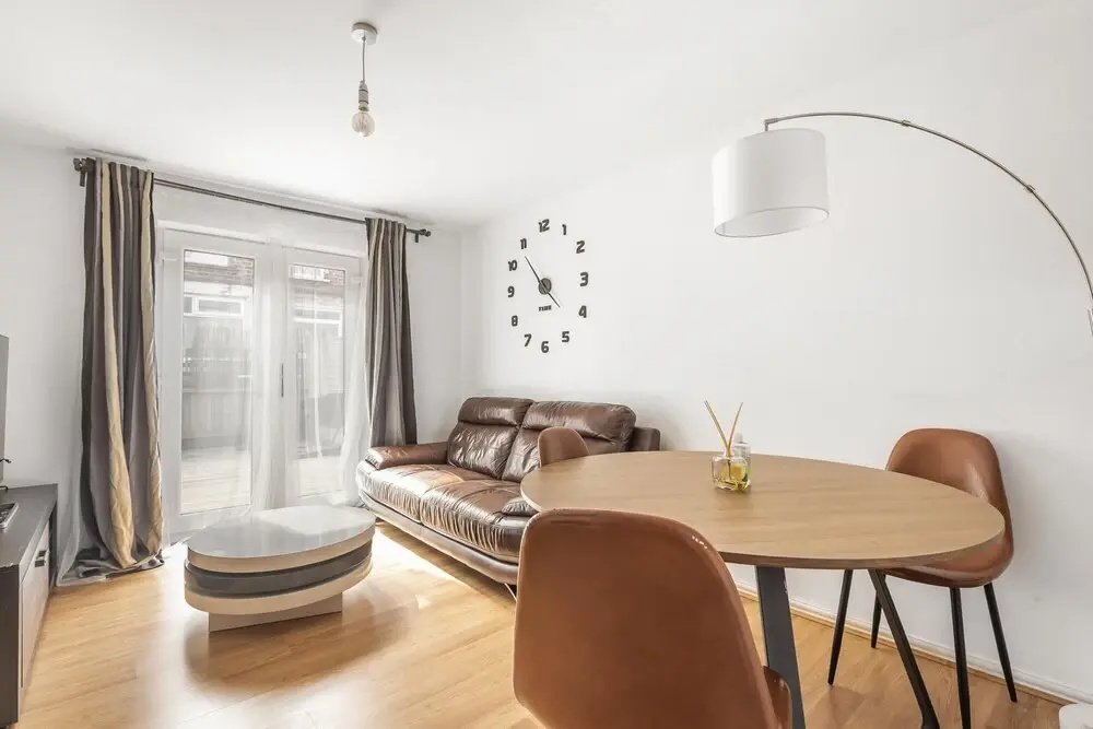 Entire Home - Cosy 3 Bedroom House Close to Levenshulme Station 13 Mins to Manchester City Centre
