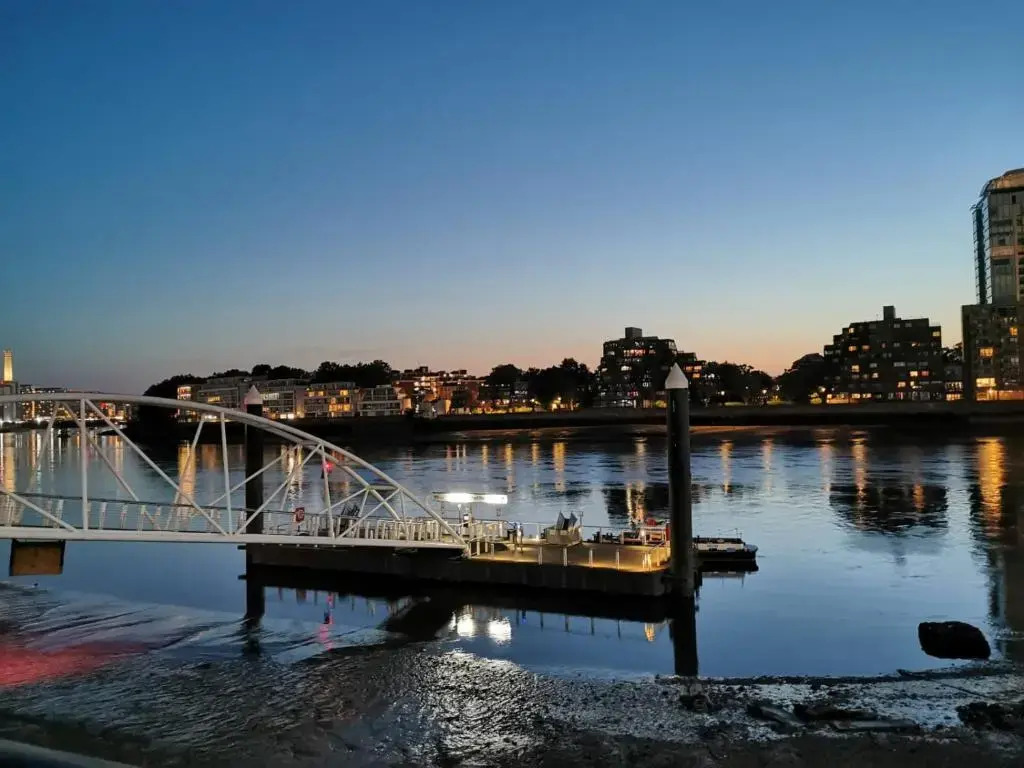 Riverside Balcony Apartments, 10 minutes from Oxford Circus