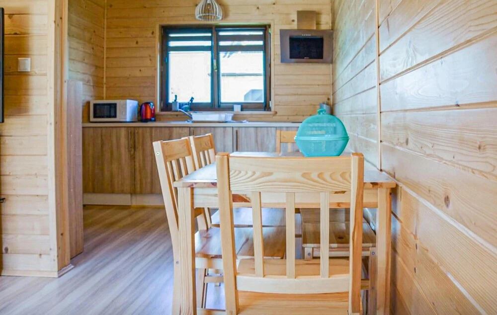 Cozy Home In Grzybowo With Kitchen
