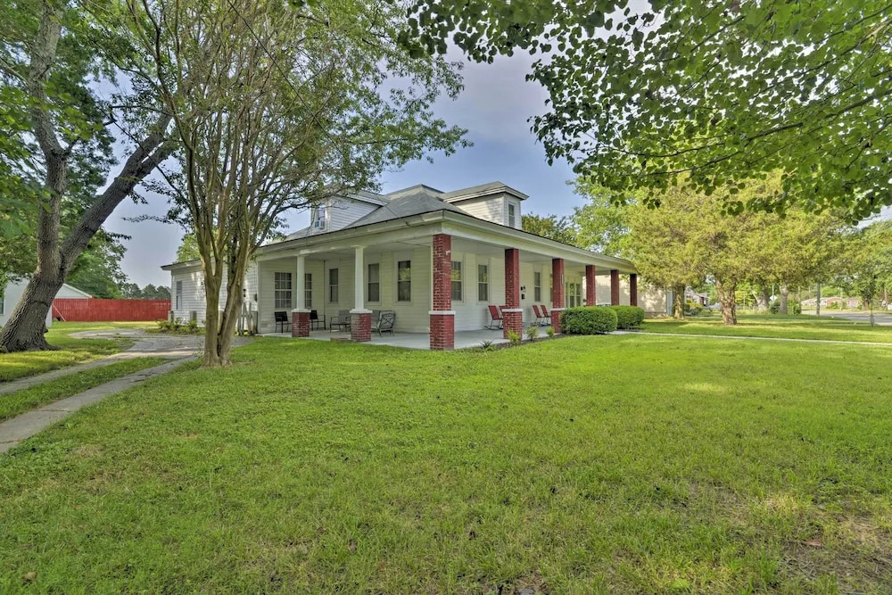 Hampton Sanctuary w/ Fire Pit & Fenced Yard!