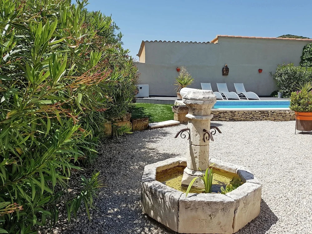 Villa Alba Sunlit Comfort in Lirac