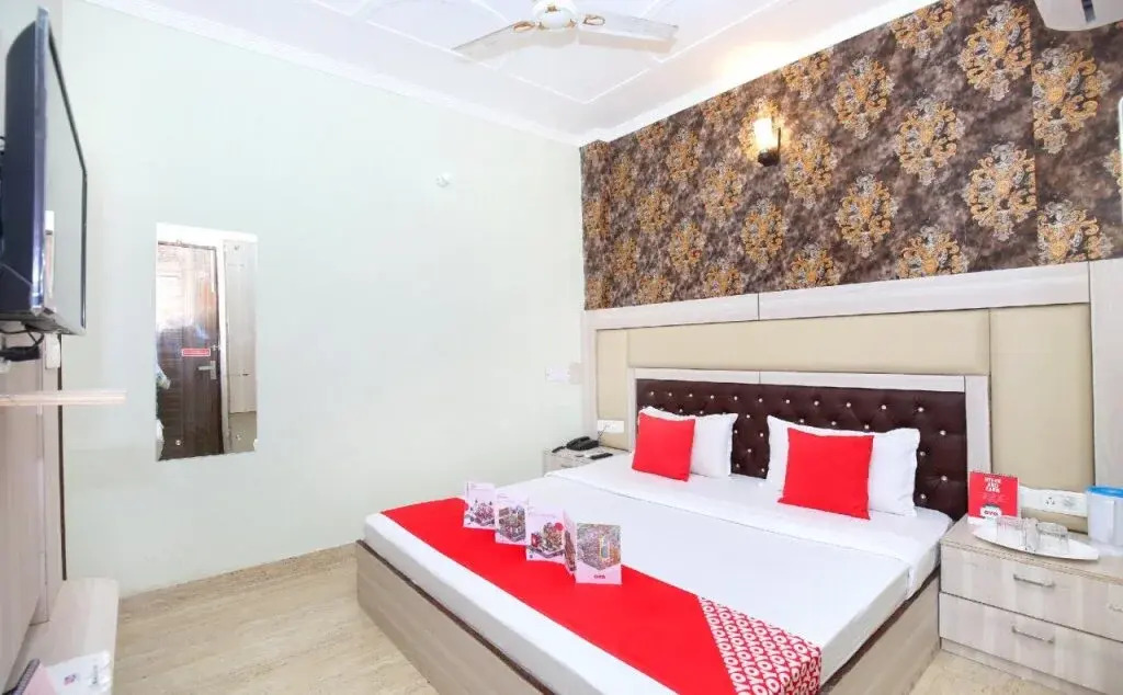 OYO 17207 Hotel Purple