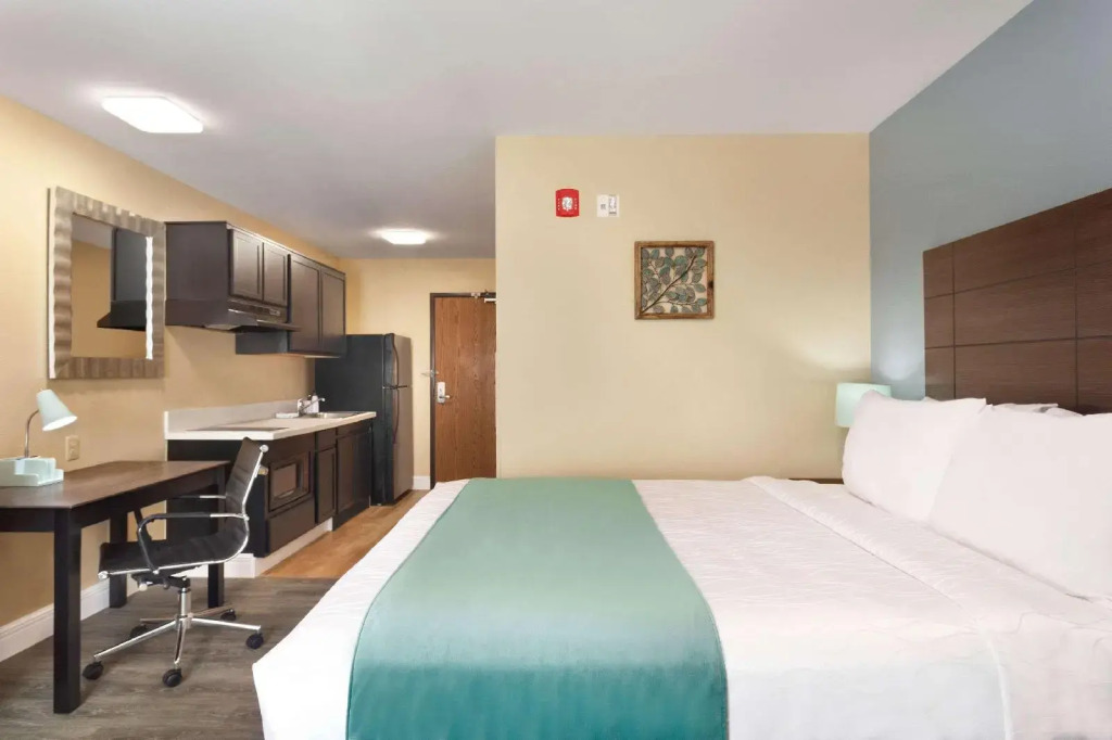 Hawthorn Suites by Wyndham St. Robert
