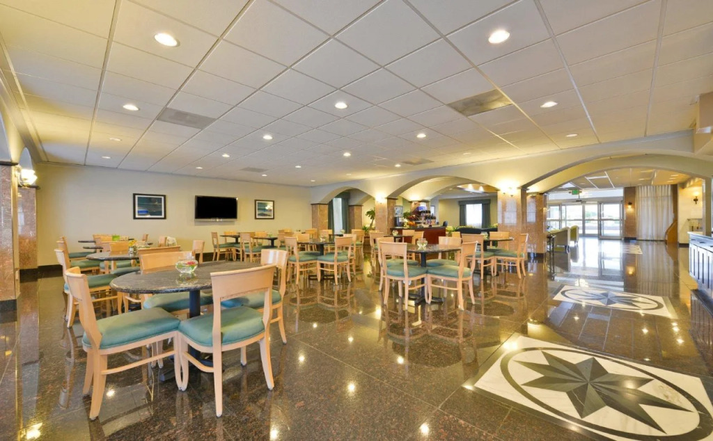 Holiday Inn Express & Suites Tacoma South - Lakewood by IHG