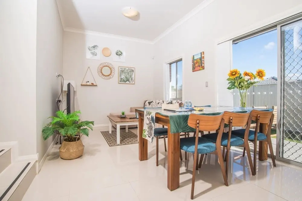 PEACEFUL 2Kingbed RootyHill Townhouse near Station