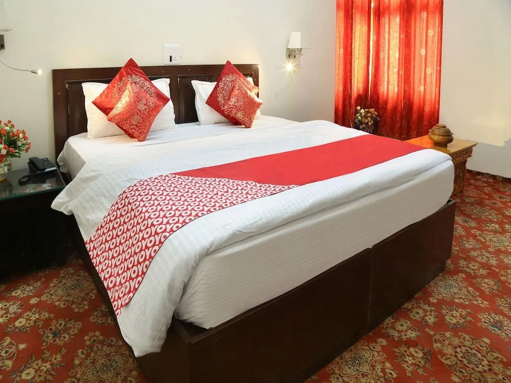 OYO 13223 Hotel Tak