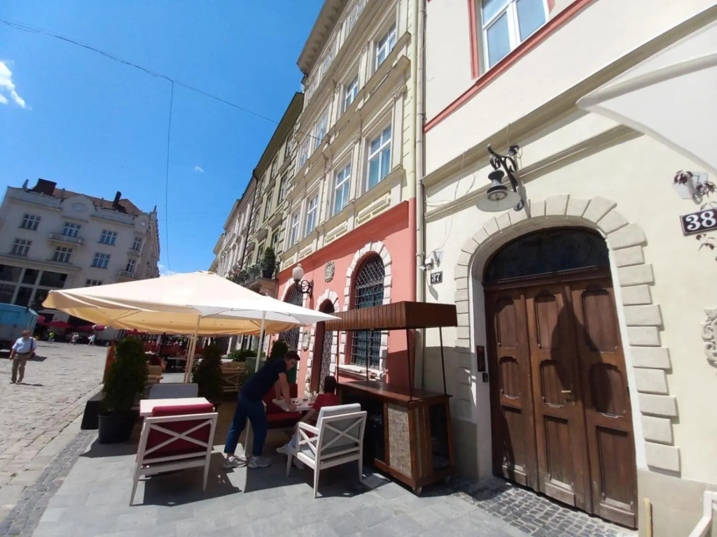 Peaceful studio on Rynok Square