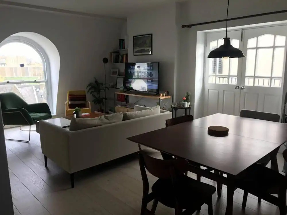 2 Bedroom Apartment Near Stepney Green Sleeps 4