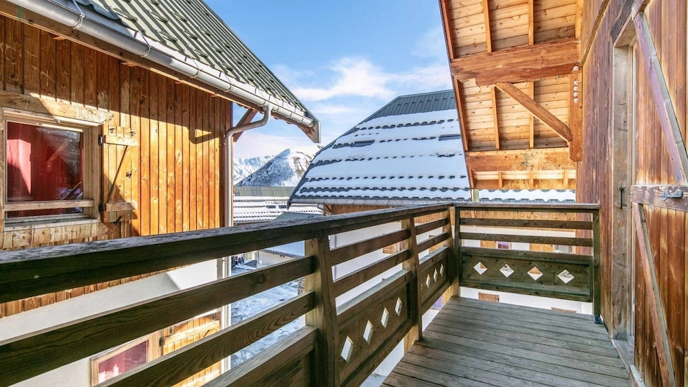 Pet-friendly Family Home With Balcony