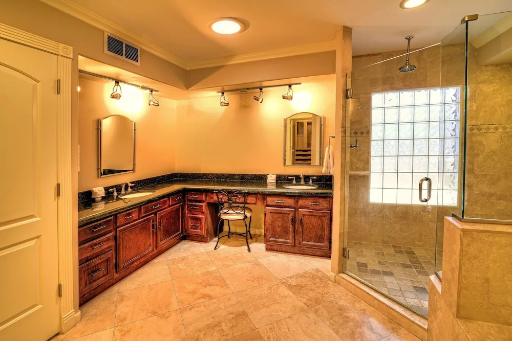 Just Listed! Kierland Home w Htd Pool and Hot tub
