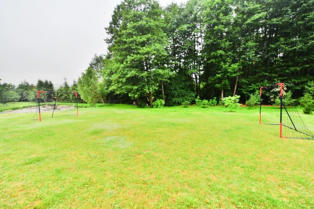 Comfortable, large holiday home with a garden