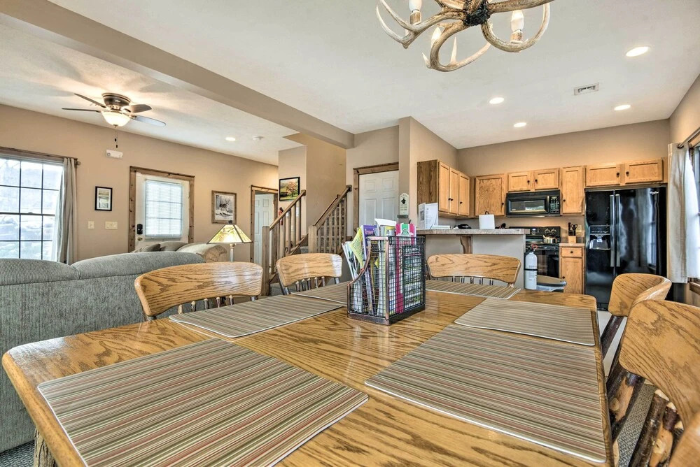 Tannersville Cozy Home w/ Deck, 1 Mi to Camelback!