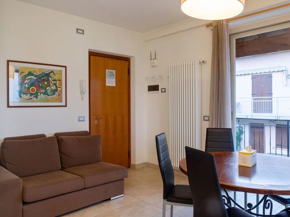 Elegant Holiday Home in Lazise with Swimming Pool near Lake