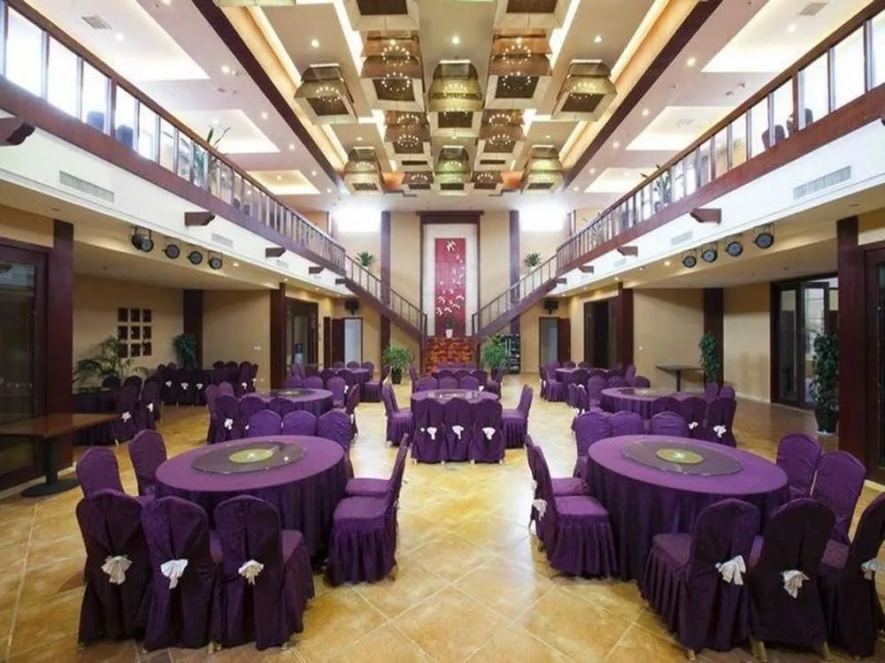 Kunming Maple Palace Hotel