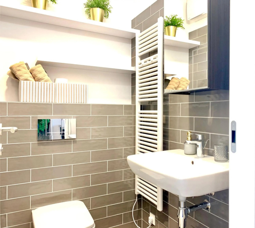 Luxury, bright Studio with parking and balcony in Bratislava center