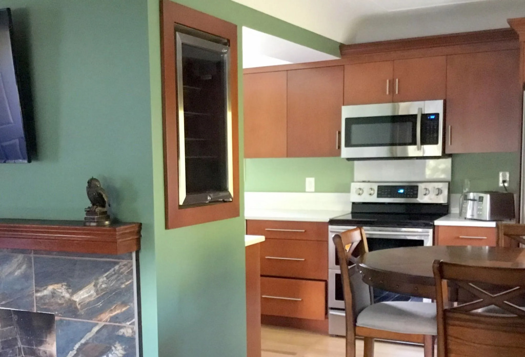 James Bay Inn Hotel, Suites & Cottage