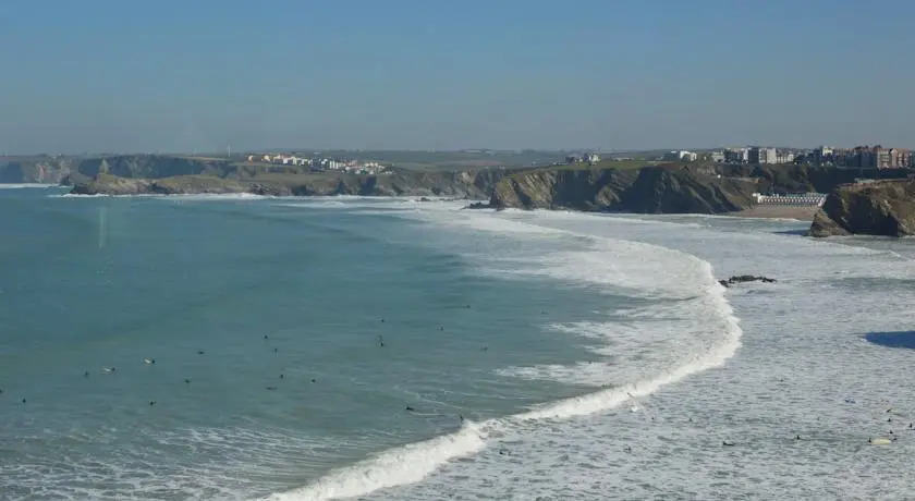 Cliff House B&B & The Moorings Apartments - Guest house