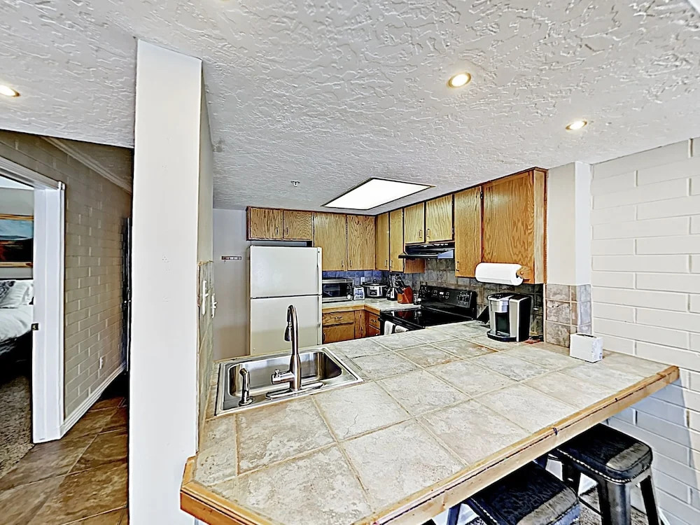 New Listing! Cozy Getaway W/ Hot Tub, Near Slopes 2 Bedroom Condo
