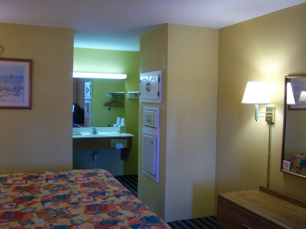 Lakeside Inn