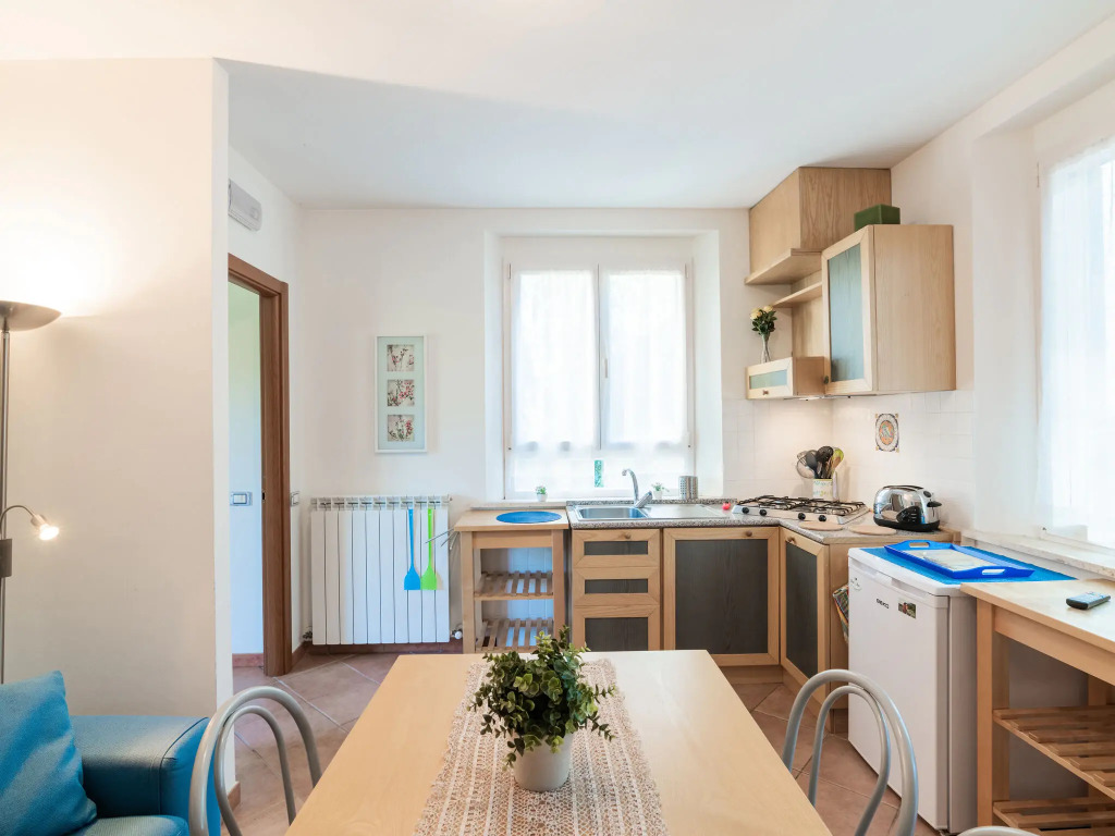 Romantic cottage in San Feliciano with garden