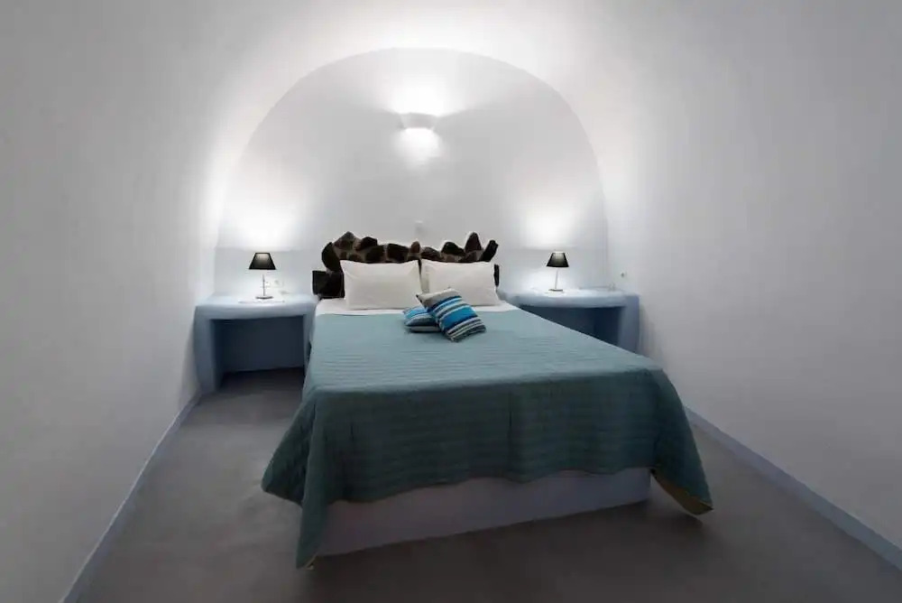 Fira White Residence