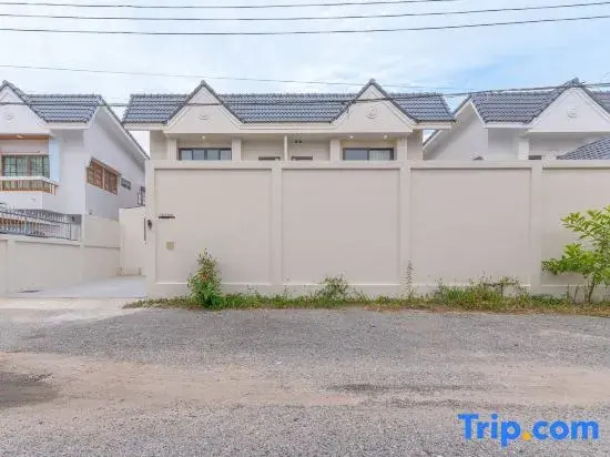 TML-4 bedroom 6 bathroom villa in Pattaya city (private KTV room + pool)