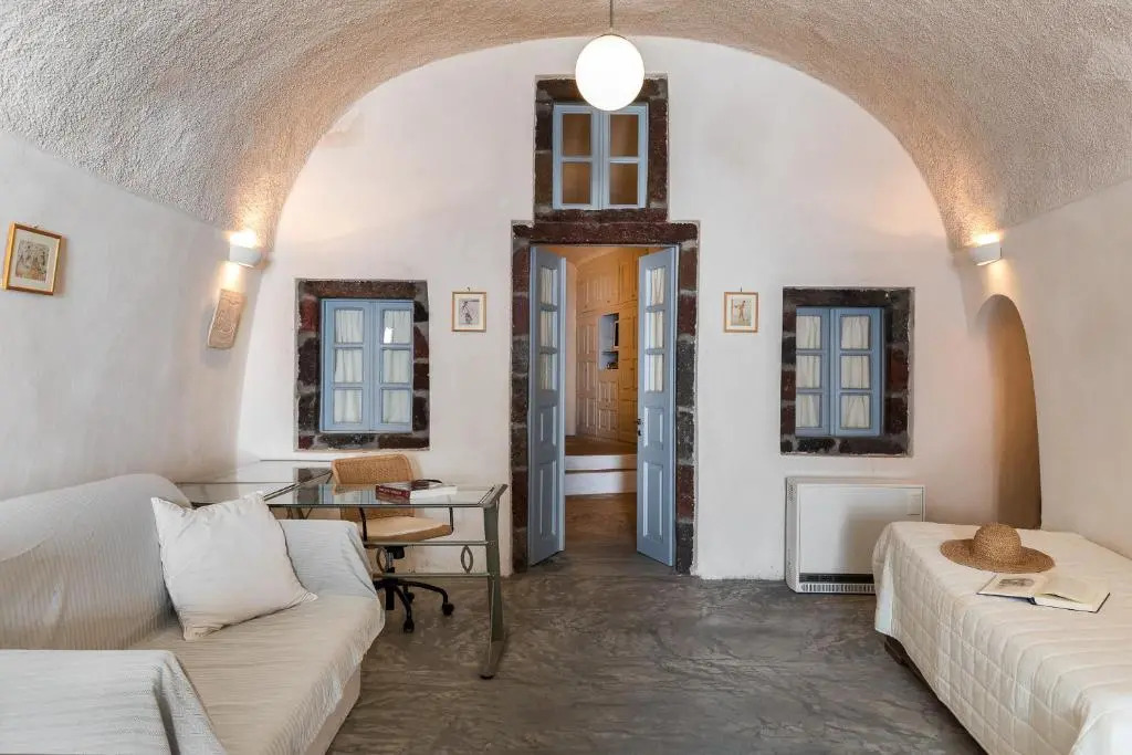 Andreas Cultural Cave House in Imerovigli, Santorini