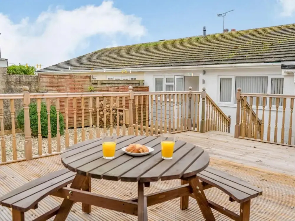 3-bed 5-6 Berth Modernised Bungalow!