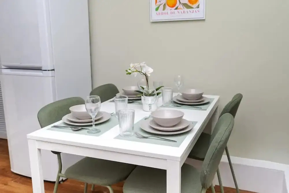 2bed Upper Cottage Flat-on Street Parking