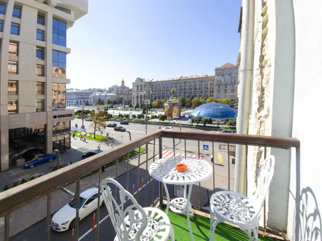 Home-Hotel Apartments on Maidan Nezalezhnosti Square