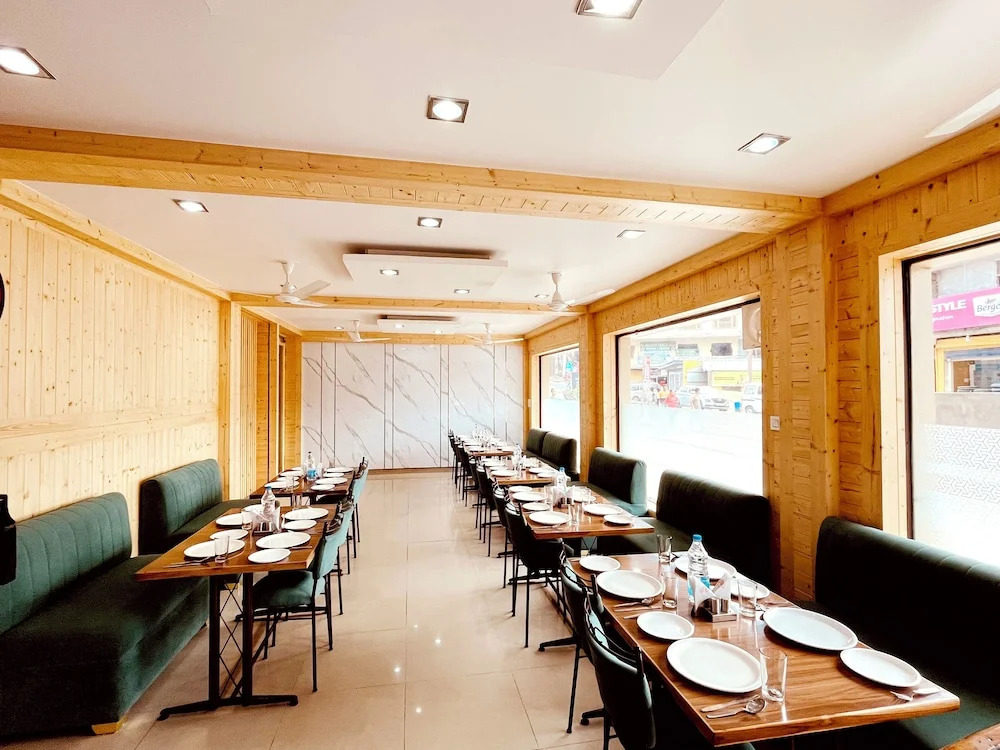 Hotel Amit - 5 Mins Drive to Airport