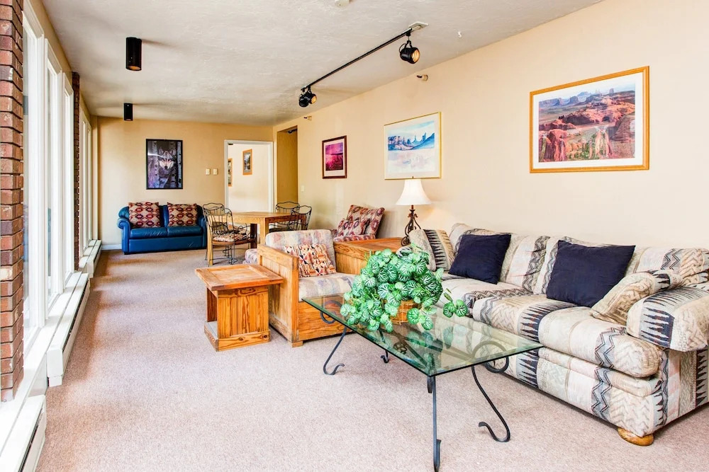 3BR 2BA Cozy Park City Condo by RedAwning