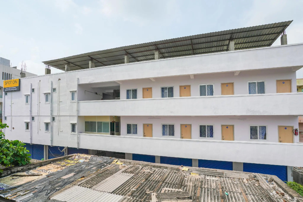R S V Hotels by OYO Rooms