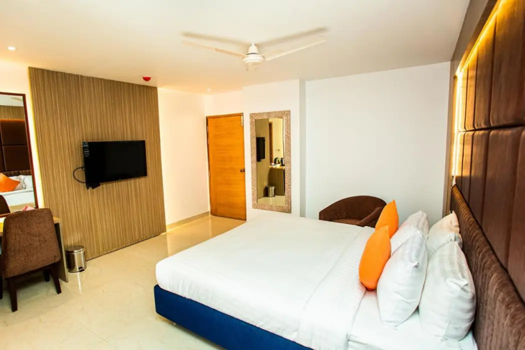 Royal Raj Hotel & Condominium