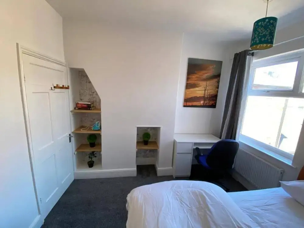 Cosy 2-bed House - Sleeps 4, Garden & Pet-friendly