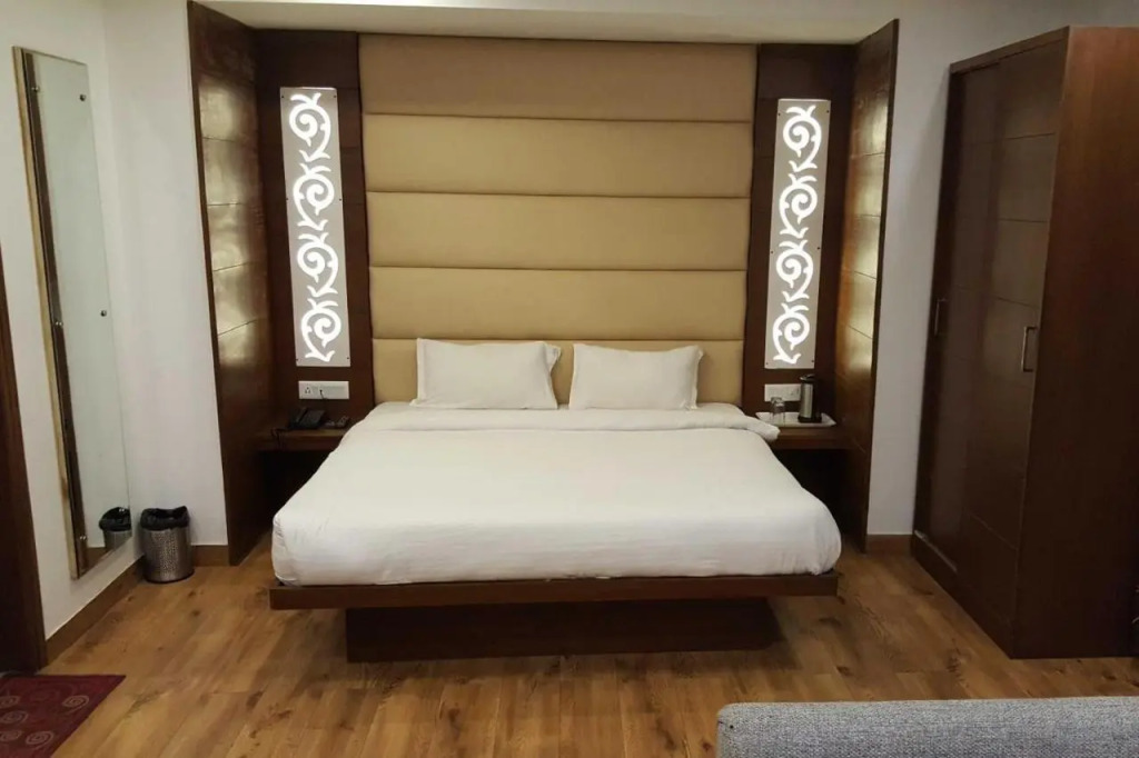 Hotel 30 Degree North Mussoorie - On Mall Road