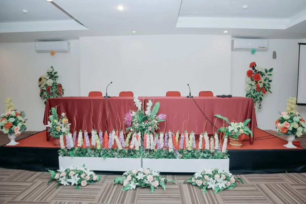RedDoorz Plus At Grand Sayang Park Hotel Makassar
