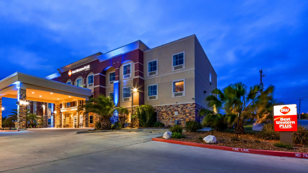 Best Western Plus Kenedy Inn
