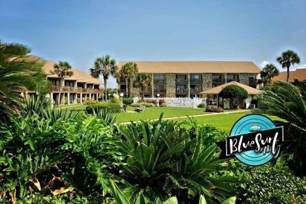Blue Surf 18 - 2 Br townhouse by RedAwning