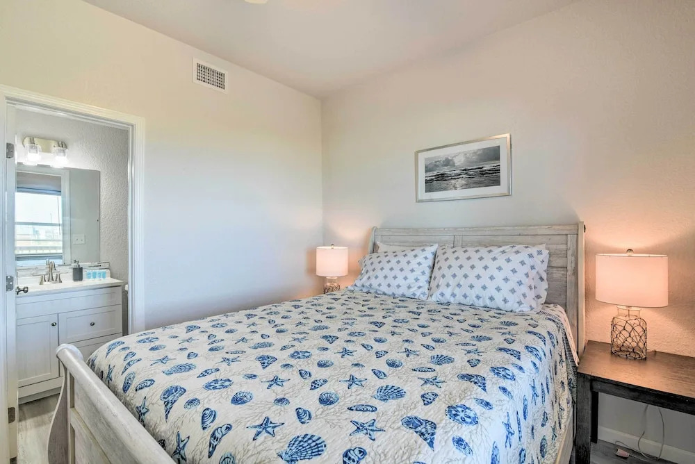 Near Ocean: Surfside Beach Gem w/ Deck & Views!