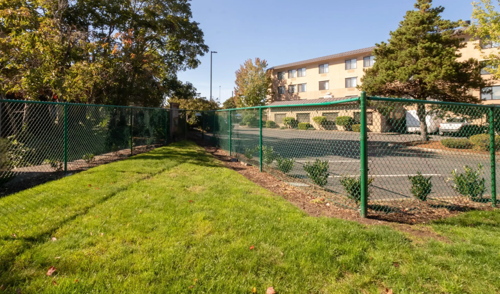 Oxford Suites Portland - Jantzen Beach