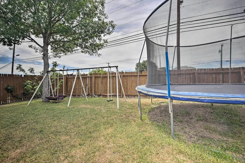 San Antonio Family Home w/ Deck ~ 16 Mi to Dtwn
